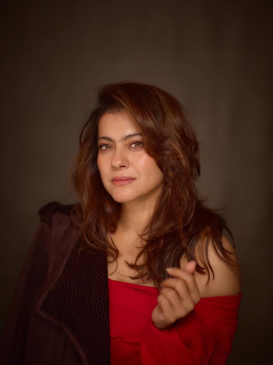 filmfare's tweet image. #Kajol serves up a perfect blend of elegance and playfulness in her latest clicks. ♥️

#Celebs