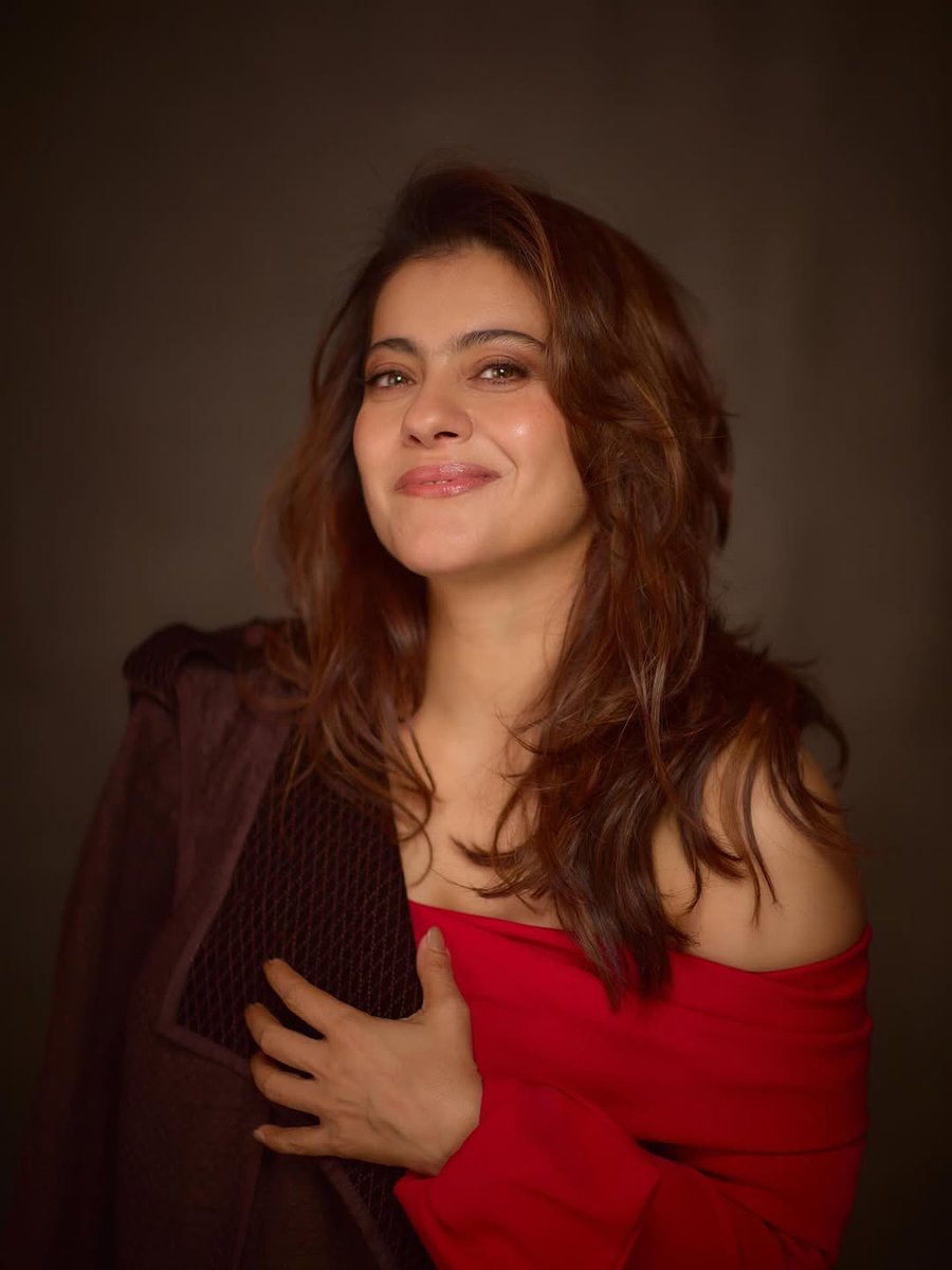filmfare's tweet image. #Kajol serves up a perfect blend of elegance and playfulness in her latest clicks. ♥️

#Celebs