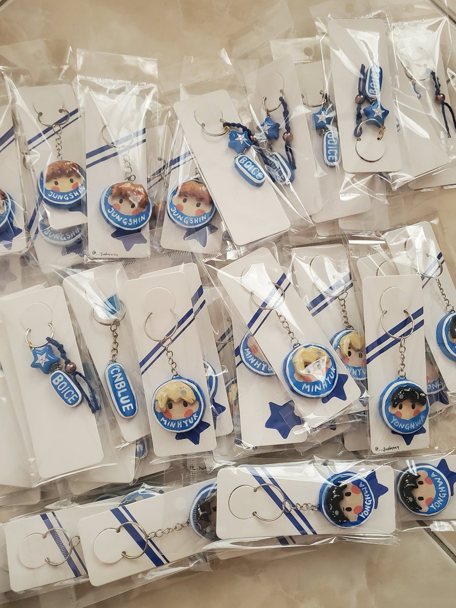nvdiho's tweet photo. CNBLUE KL freebies! 🧚🏻‍♀️ Limited quantity! FCFS ✨️I will update my location on D-Day!  No taking for friends 🙏🏻

Find me and see you there 🫶🏻 

#CNBLUEinKL #3LOGYinMY #3LOGYinKL #JungYonghwa #KangMinhyuk #LeeJungshin #CNBLUE #정용화 #강민혁 #이정신 #씨엔블루 https://t.co/Wu7Cbjyn6z