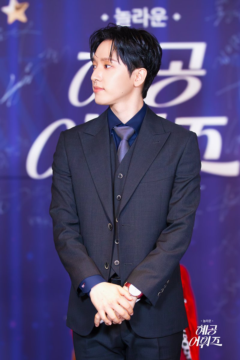 휘카이브 tweet media