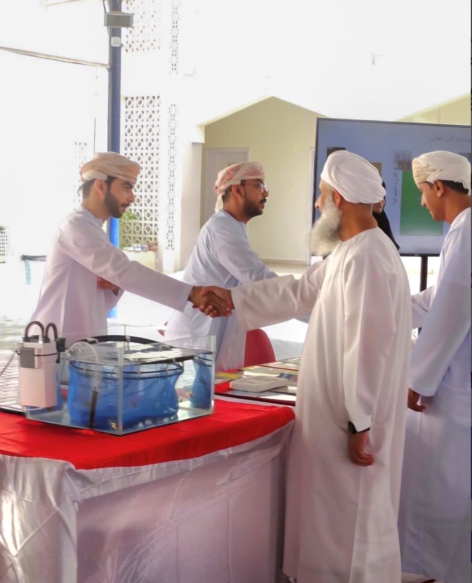 MAFWR_FishRes's tweet photo. في إطار جهود التوعية لطلبة المدارس,جانب من مشاركة مركز الإستزراع السمكي في فعالية يوم العلوم بمدرسة شمساء الخليلي في مسقط  يوم الثلاثاء,٧ أبريل ٢٠٢٦م. حيث تم عرض نماذج مصغره لأنظمة الاستزراع  مثل الأقفاص العائمة والاكوابونيك والتعريف بأهمية الاستزراع. https://t.co/9CBclPMCZL