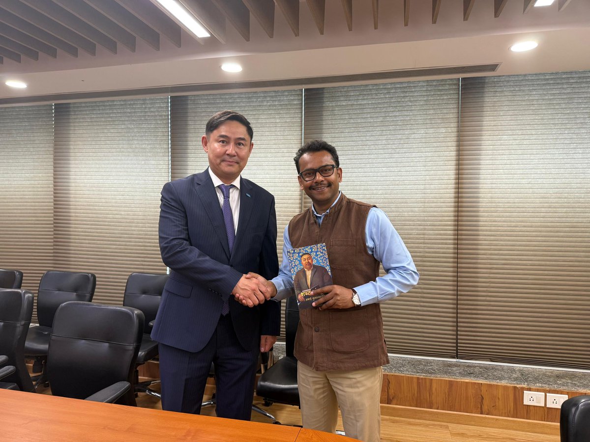 Ambassador of 🇰🇿 to 🇮🇳 Azamat Yeskarayev met with Dr. Basir Ahmed, Director General of Department at India’s MEA.

Both sides emphasized expanding cooperation in trade, investment, technology, and cultural exchanges, reaffirming their commitment to multilateralism.
