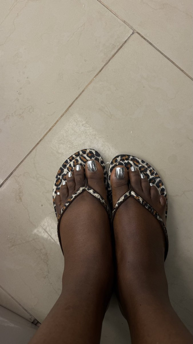 Charlene_Aline1's tweet photo. Yall I finally found the metallic nailsssss what do we think? DMs open! And I heard from the great vines you mean like 🦶🏾🦶🏾🦶🏾👀👀😂 https://t.co/HtUhTlyo7G