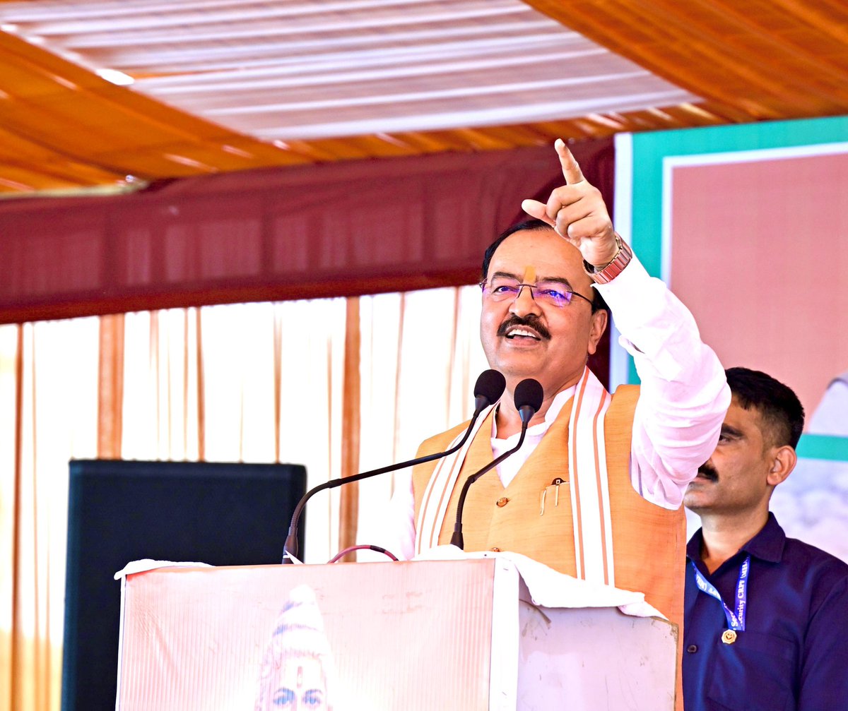 इनके उपमुख्यमंत्री पद रहते हुए #69000_शिक्षक_भर्ती में आरक्षण घोटाला हुआ ,महोदय कुछ नहीं कर पाए ,जब भी इनसे मिलते हैं हर बार एक ही बात कहते हैं ,कि मैं आपकी लड़ाई लड़ रहा हूं ,7 साल हो गये लेकिन न्याय नहीं दिला पाए!