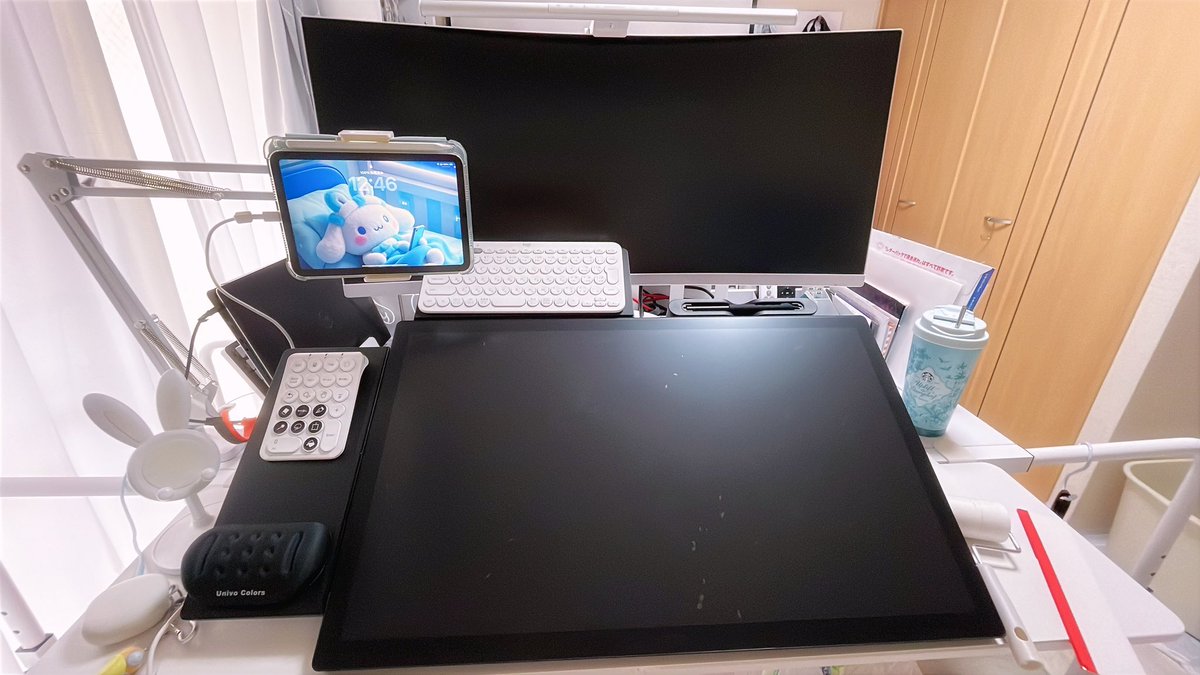 PCが壊れたことをきっかけに周辺機器買い替えたいなって思って。。。思い切ってWacom Cintiq pro 27買ったぁ😭❤️
バカ高い値段だけど、液タブではWacom製品初めてなのと大きい液タブにずーっと憧れてたからめっちゃ嬉しい！！！！

沢山描くぞぉ！！！