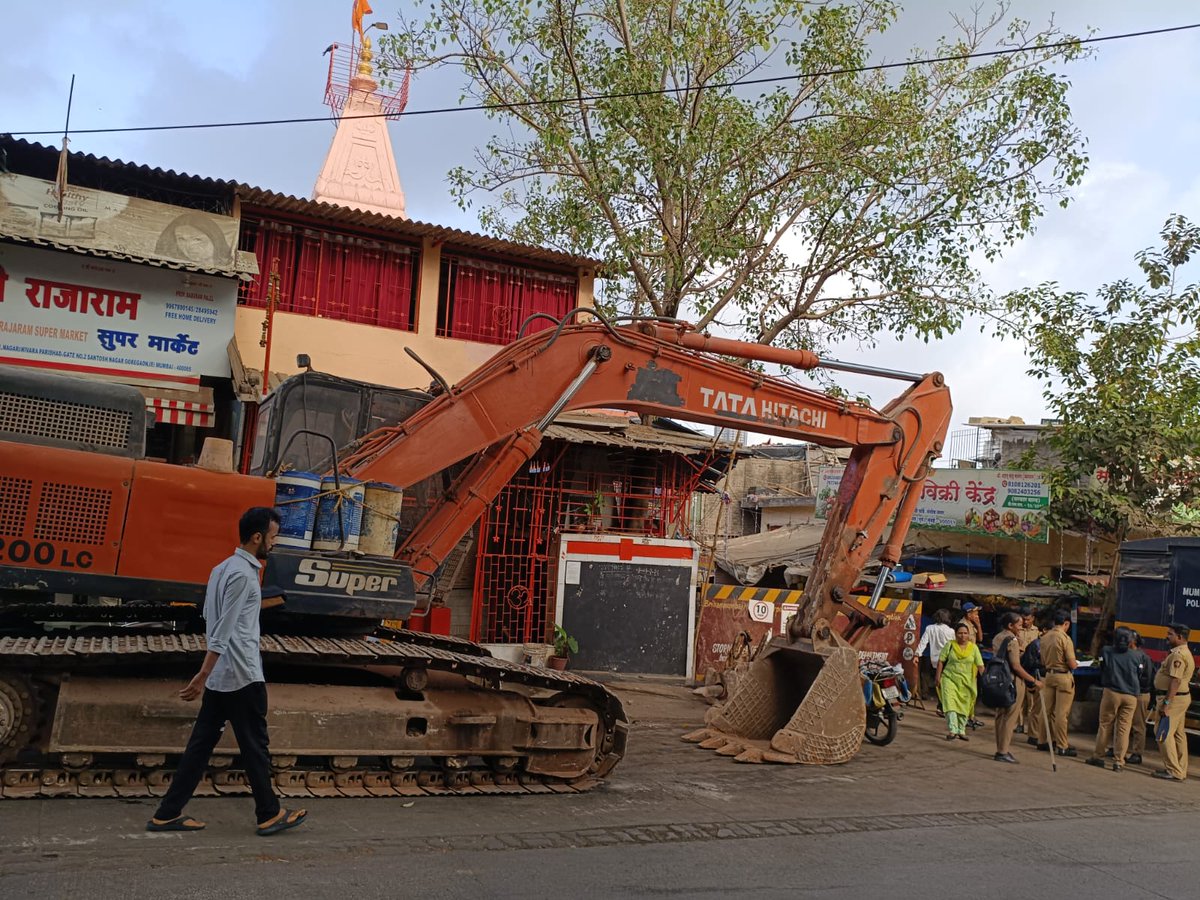 KiritSomaiya's tweet photo. Santosh Nagar Dindoshi DEMOLITION 
to start soon

Action expected against Drug Mafia, Land &amp; Construction MAFIAs 

Soyal Sheikh
Mrs Shabu Sheikh
Feroze Sheikh
Munir Shaikh https://t.co/TFmknXJgcX