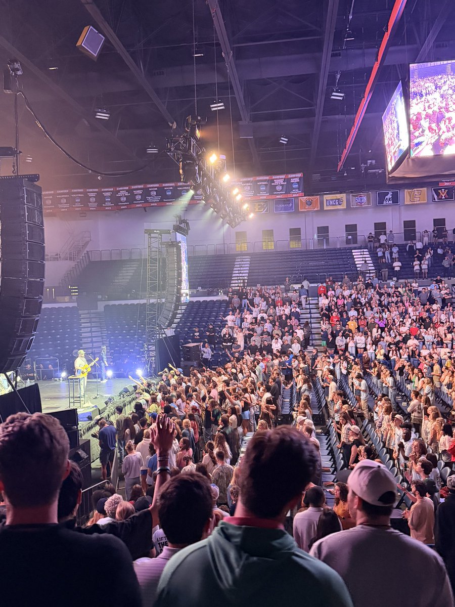 DrewSwinney5's tweet photo. What an awesome night @SamfordU ! The Spirit is moving here in a special way! https://t.co/FBfUcvx6yL