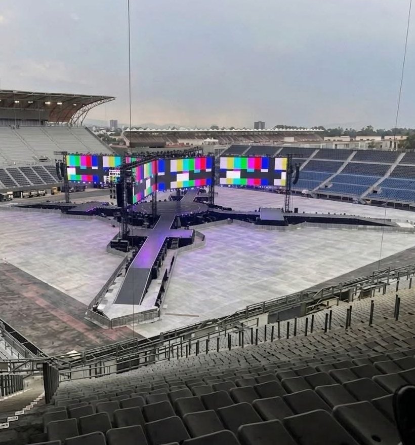 _suga_loveme's tweet photo. 이렇게 보니까 가까운 느낌 돌출 무대도 길고 
2,3층도 카메라 줌인 하면 잘 보이지 않을까
요번에 나온 갤럭시 울트라26이 잘 나올 것 같음 https://t.co/uLtA0g2SH5