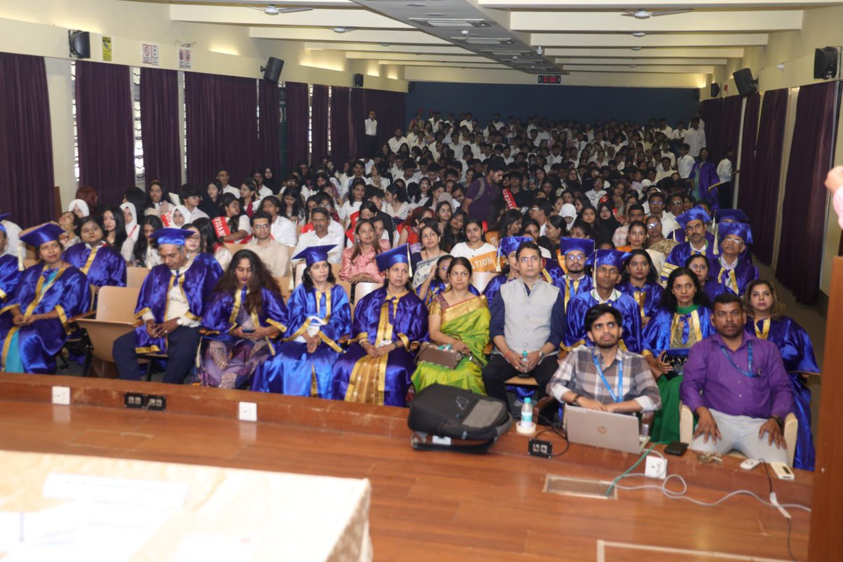 IPSBhushanKumar's tweet photo. Honoured to attend convocation of Somaiya College,Mumbai. Emphasized education as liberation, rising youth stress, and the need for emotional training &amp; Yoga. Urged restraint from substance abuse, pride in our culture, and importance of determination with clear career planning. https://t.co/TBZUixHl8S