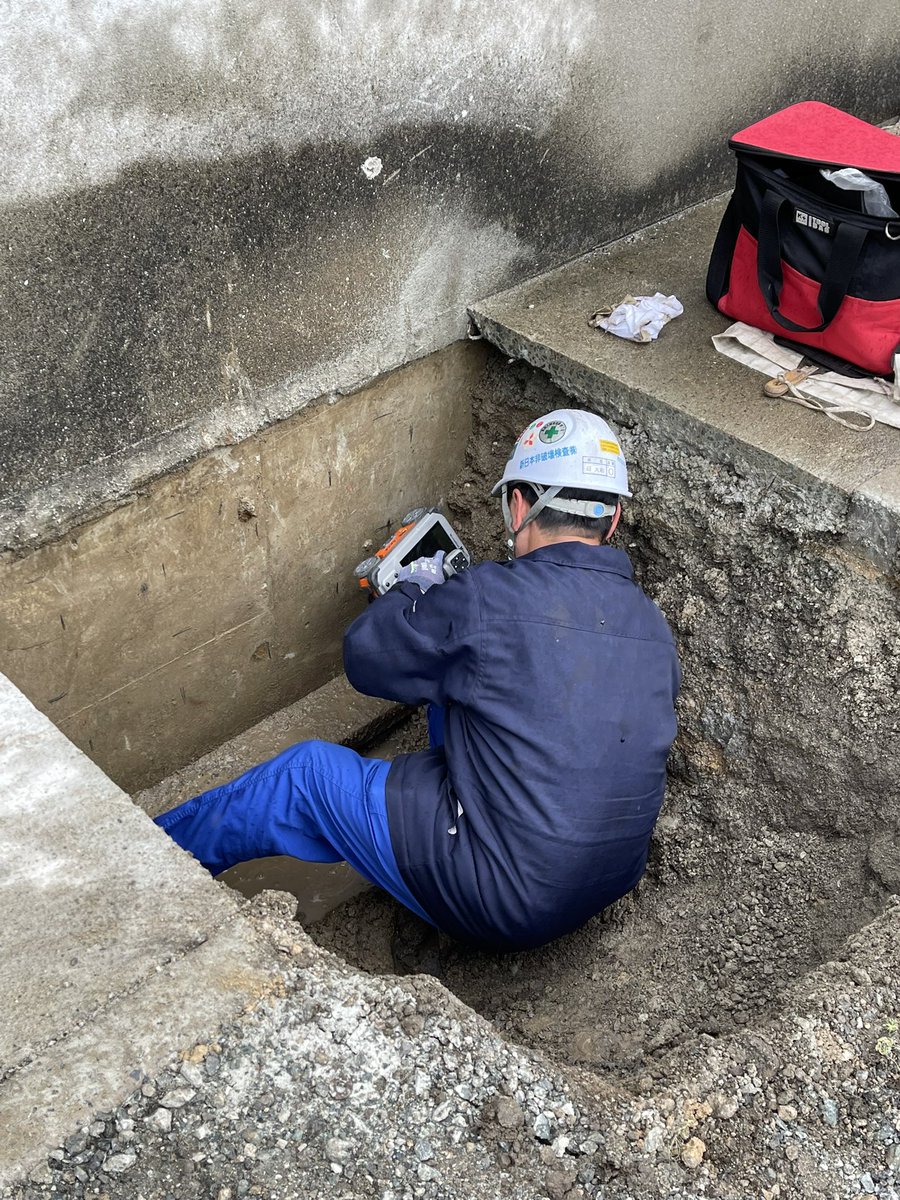 craftone_'s tweet photo. 検査済証の無い建築物の用途変更。基礎の鉄筋探査に立ち会いました。 https://t.co/vnAMPoYFQo