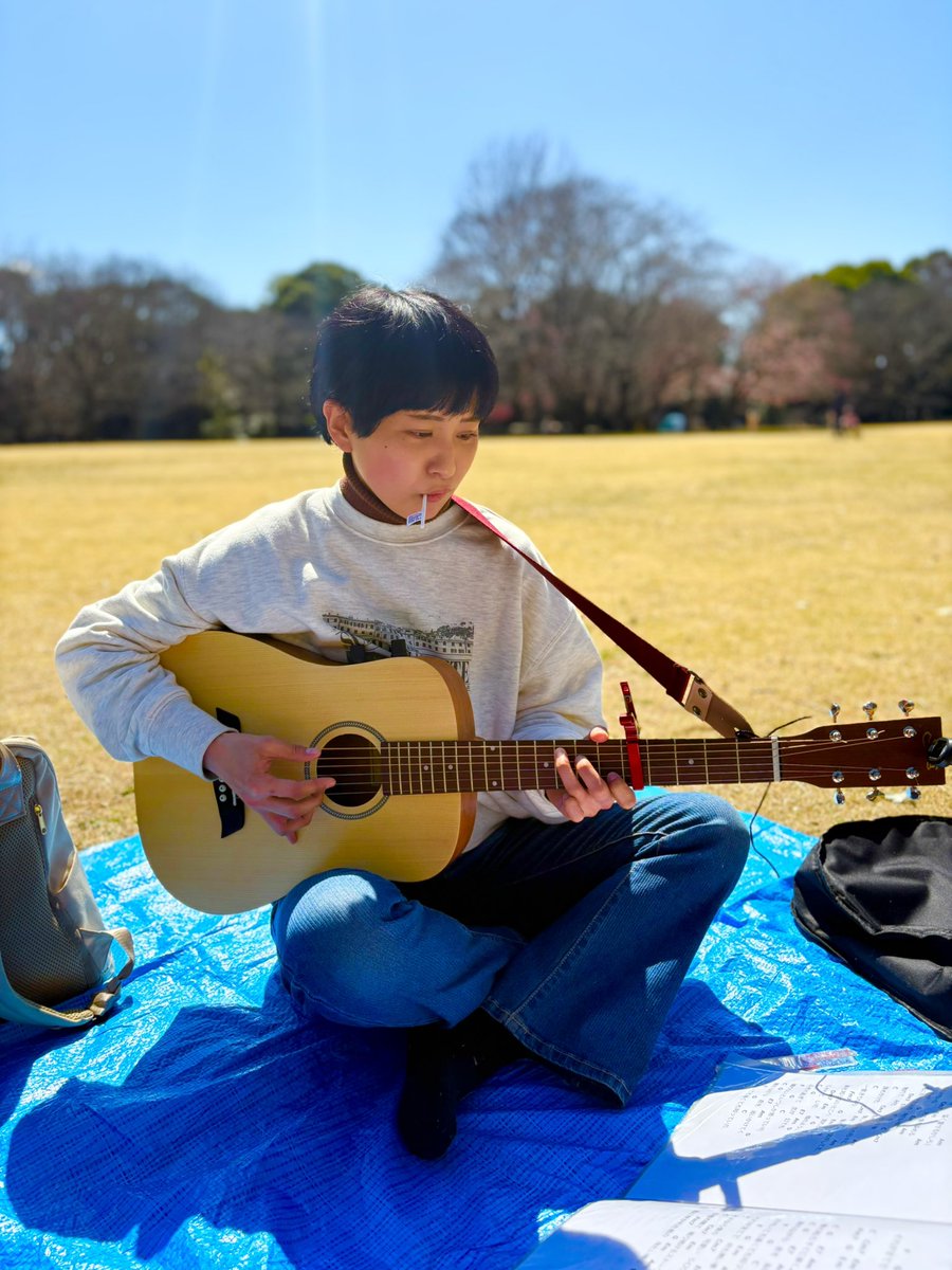 4/12(日)20時〜　柏駅前にて
路上ライブやります！！

お近くの方もしよろしければ
お気軽に聴きに来て下さいませ( * . .)"