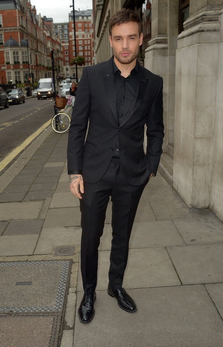 TinaS71's tweet image. Trends move fast.
But truth doesn’t.
Liam never rushed what mattered.
LP2 is worth the time, worth the listen.

#ReleaseLP2 #KeepLiamsLegacyAlive #LiamPayne #ZaynMalik #KeepFightingForLP2