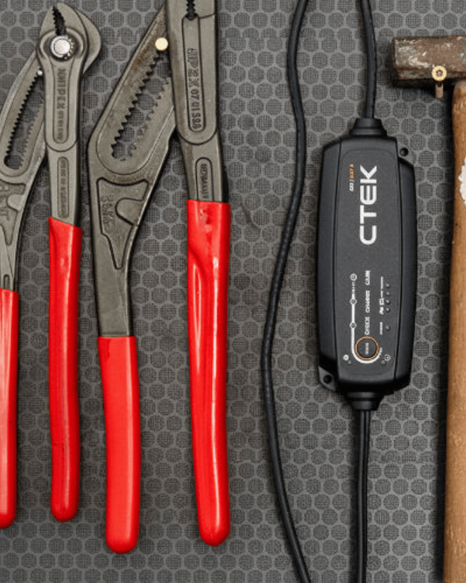 NarediIn's tweet image. CTEK NXT 5 Ultimate 5A smart charger for 12V lead-acid &amp;amp; LiFePO4 batteries! Reconditions sulfated cells, IP65 waterproof, Temp sensor adapts to heat/cold. Cars, bikes, boats, compact &amp;amp; safe. available at naredi.in #CTEK #BatteryCharger #LithiumIon #NXT5 #AutoIndia