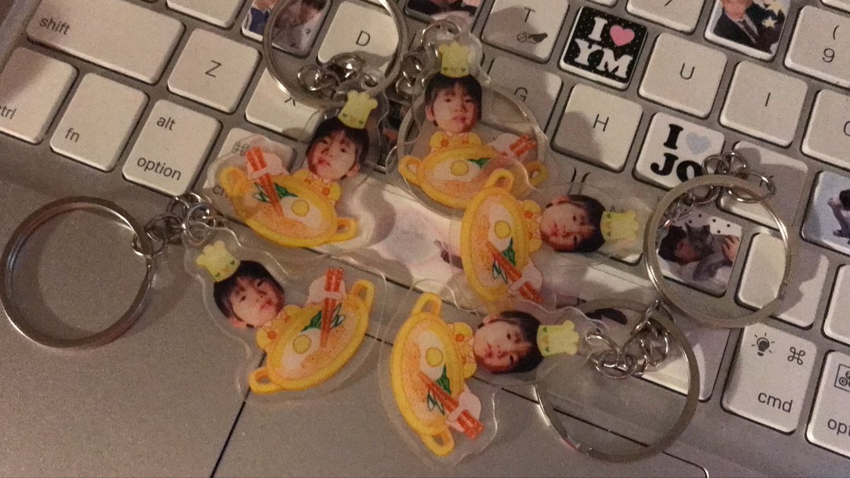 uminiimas's tweet photo. ★앤팀 쇼케이스 나눔★

윰의 라면가게 키링 나눔합니다…(특징: 귀여움)
수량을 너무 많이 뽑았어요… 50개있어요…
1부 2부 나눠서 나눔합니다… 시간/장소 당일에 ••• 
감사합니다… 
(홍쿠리 스티커 필요하신 분은 디엠주세요…) https://t.co/LAwRt85QGn