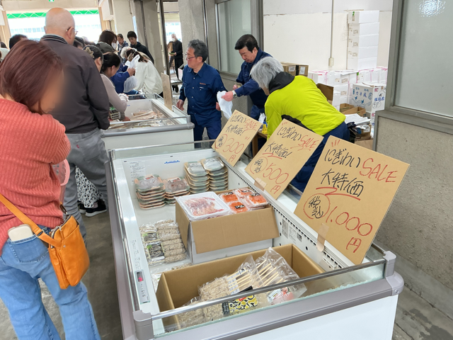 shijyo_mie's tweet photo. ３月２８日「にぎわい市場デー」開催!! 　晴天の中、１０００名のお客様で大盛況となりました。次回は６月に予定しております。これからも「三重地方卸売市場」をご愛顧頂きますよう、お願い申し上げます。
→https://t.co/fGs4F0bmDN https://t.co/rjunEILdbE