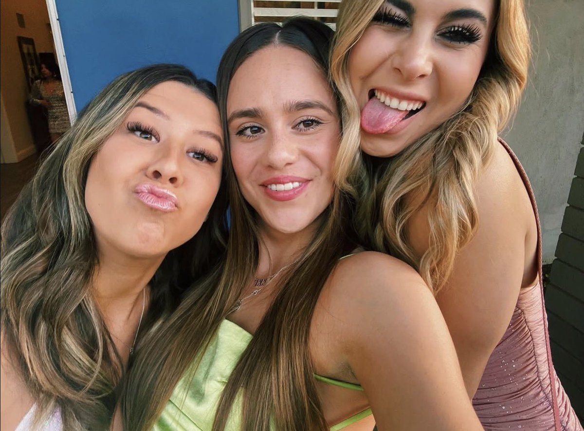 Madelynn tweet media