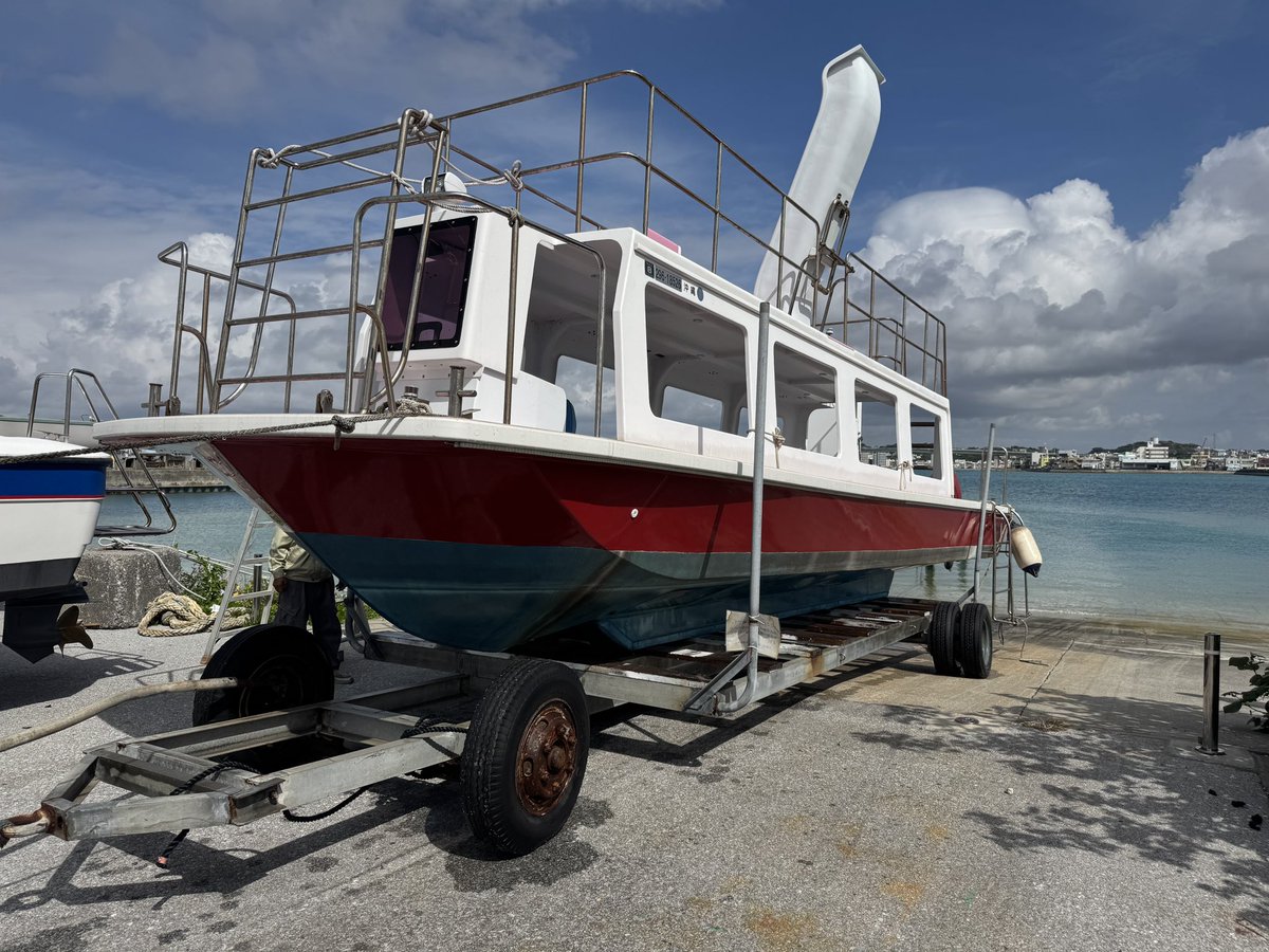 tsukenisland's tweet photo. グラスボートの試運転。海底までくっきり見える津堅の海の透明度...🥺正解だったかも！

本格稼働までは長そうだけど色々勉強していきます！ https://t.co/KvZrXl2yUK
