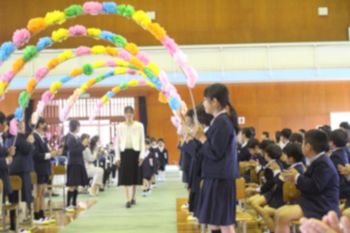 simomyou_esc's tweet photo. 【入学式】
本日、入学式が行われました。
新一年生の子どもたちは、担任の先生と一緒に、ステキな姿で式に参加できました🌸

元気いっぱいの新一年生を迎え、全校105名の子どもたちと一緒に、下名小学校の活動が本格始動です！ https://t.co/CCeRbntTll
