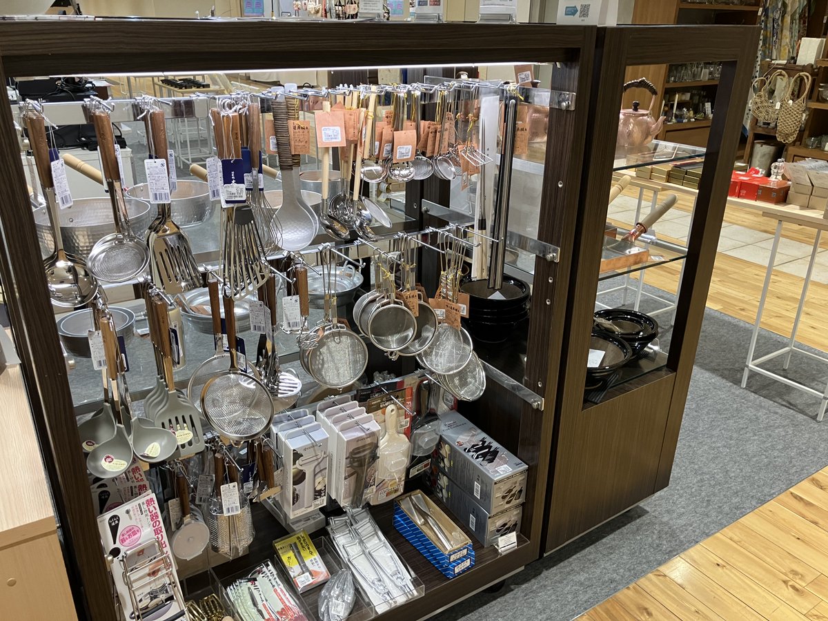 KIYAweb's tweet photo. 福岡三越の木屋ショップ、3月20日（金）よりリフレッシュオープンしております。
地下1階のラシック福岡天神内にて営業中です。
皆様のご来店、お待ちしております。
 #日本橋木屋 #福岡三越 #庖丁 https://t.co/byifr52Xvb