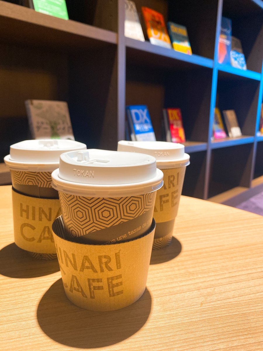 CtcspP's tweet photo. ／
社員の落ち着きスポット💭
をご紹介
＼

神谷町オフィスの
『Libraryスペース』📚

疲れたときには、
コーヒー＆ミニ休憩も大切です🍀

午後からも頑張りましょー😊

#企業公式つぶやき部
#企業公式相互フォロー https://t.co/UcHszoaqnt