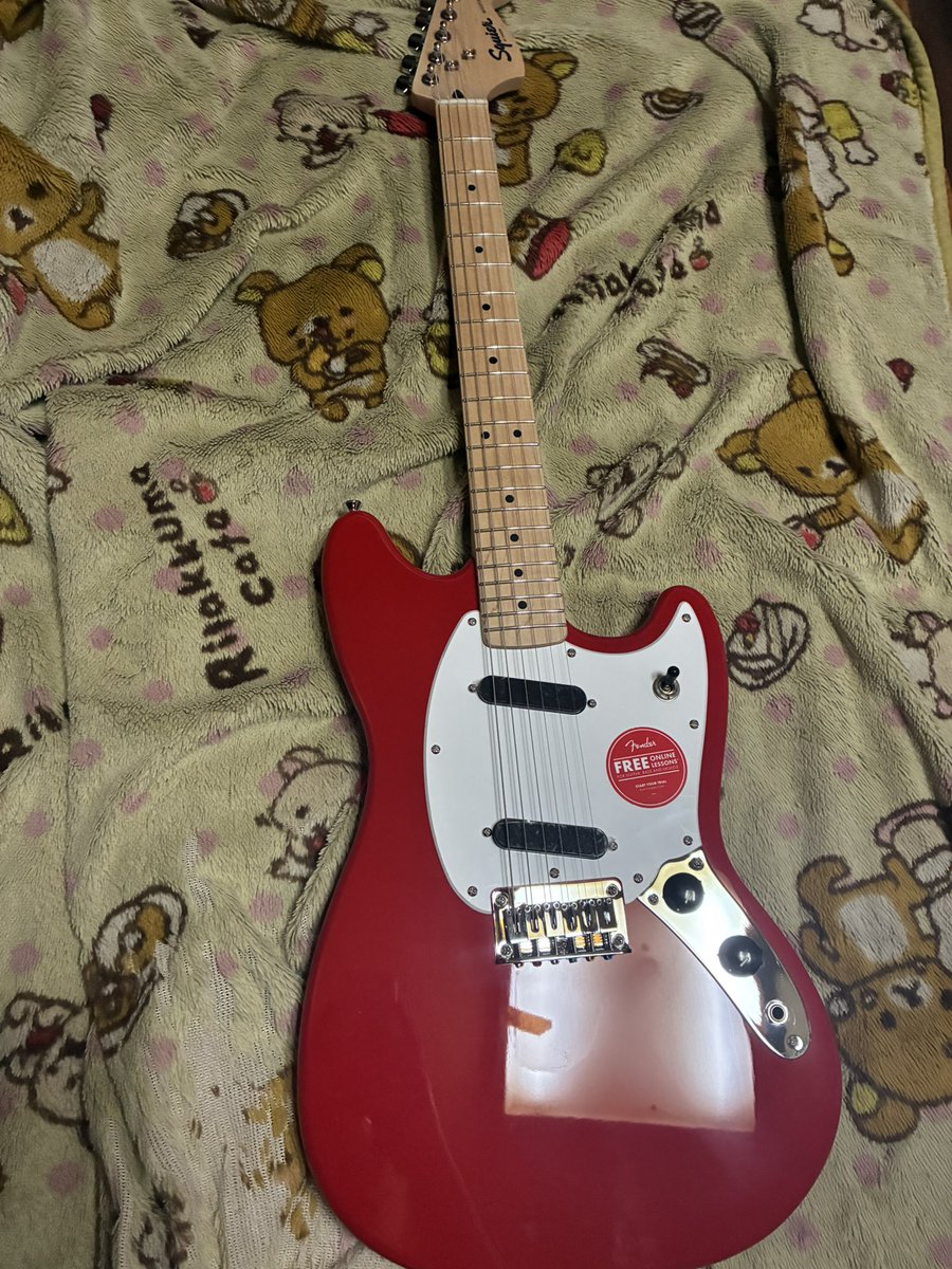 darknessfagos's tweet image. 新しいギターを買いました。

SquierのMustangです。
けいおんのあずにゃんと同じギター(*´꒳`*)
やったー🙌

#mng