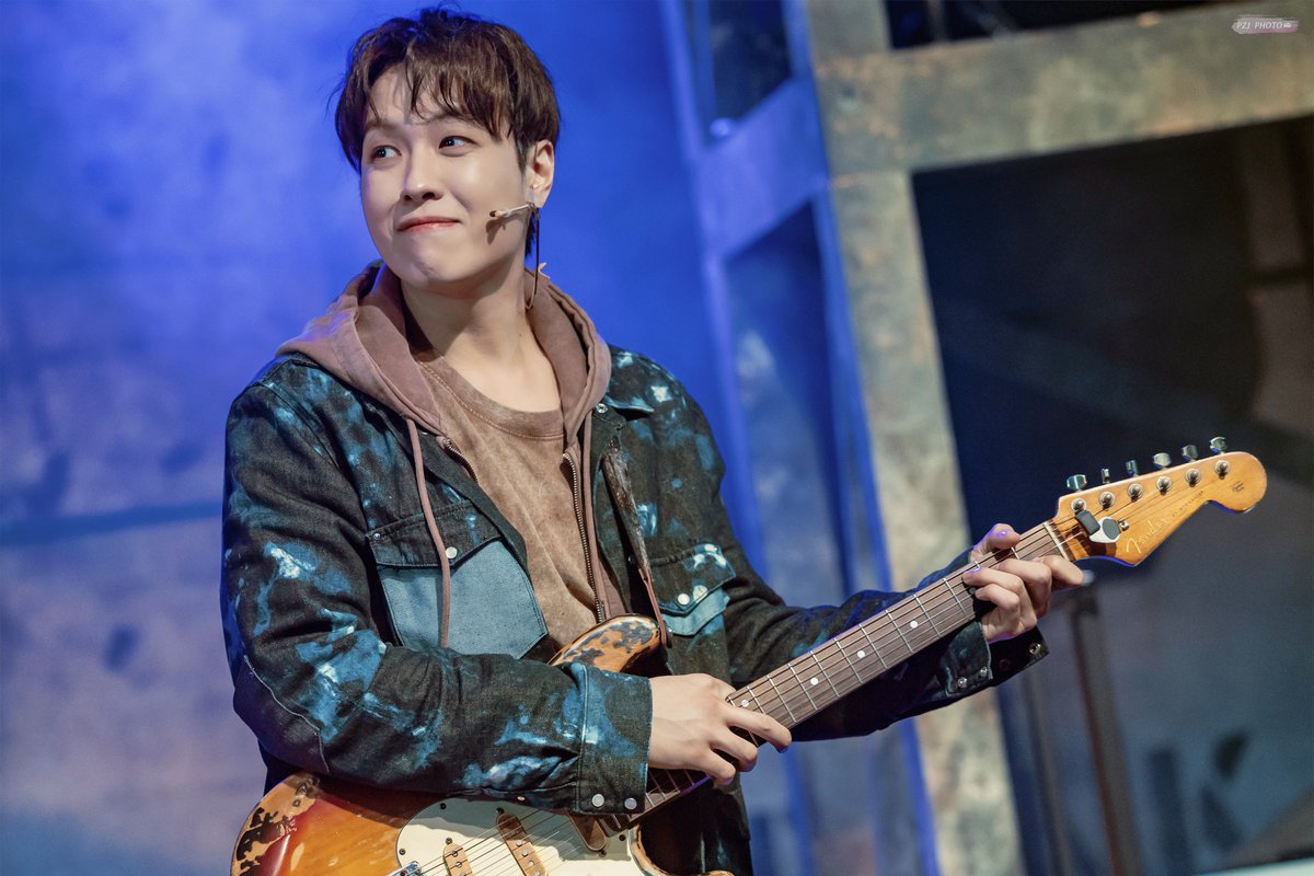 PZJ_photo_storage tweet media