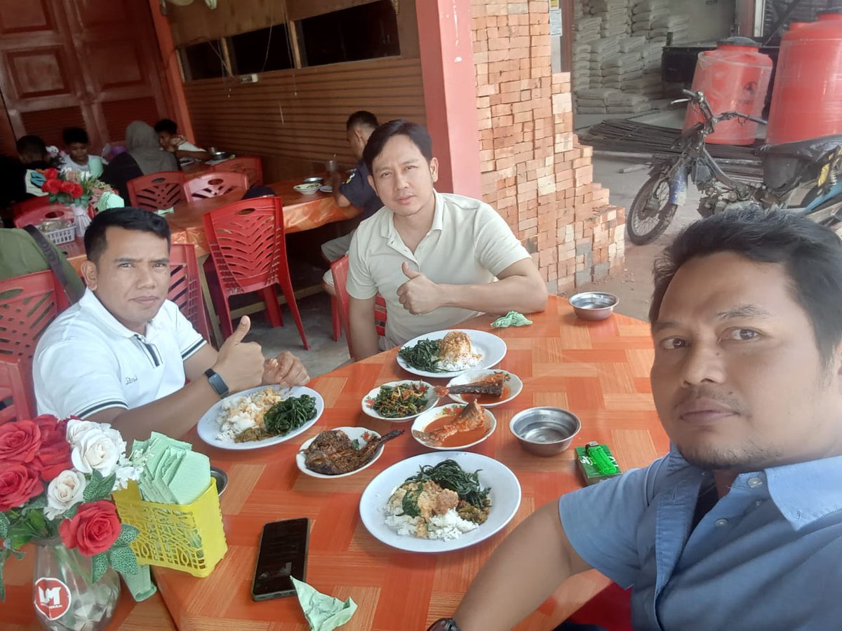 TERIMAKASIH Bapak Presiden Prabowo Subianto  yg telah memberi kesempatan siswa-siswi sekolah sebagai Generasi Penerus Bangsa untuk boleh mengunjungi Istana Merdeka.. upaya memupuk Nasionalisme anak bangsa.

<a href="/YandriSusanto/">Yandri Susanto</a> 
@SekretariatNegaraRI 

#BPSDMKementerianDesaPDT
#Terimaka