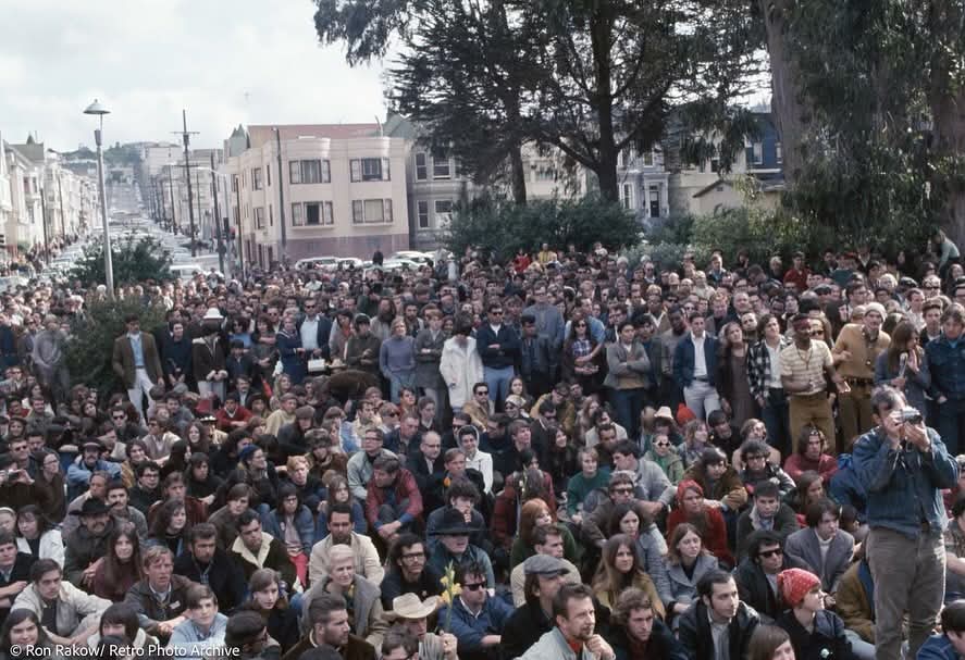 CPapasergio's tweet image. But where are the VIP seats ???
April 9, 1967
#GratefulDead performing free concert at the 
Golden Gate Park Panhandle, San Francisco CA 
youtu.be/ayp2Q00aBcY?is…
📷 Ron Rakow
