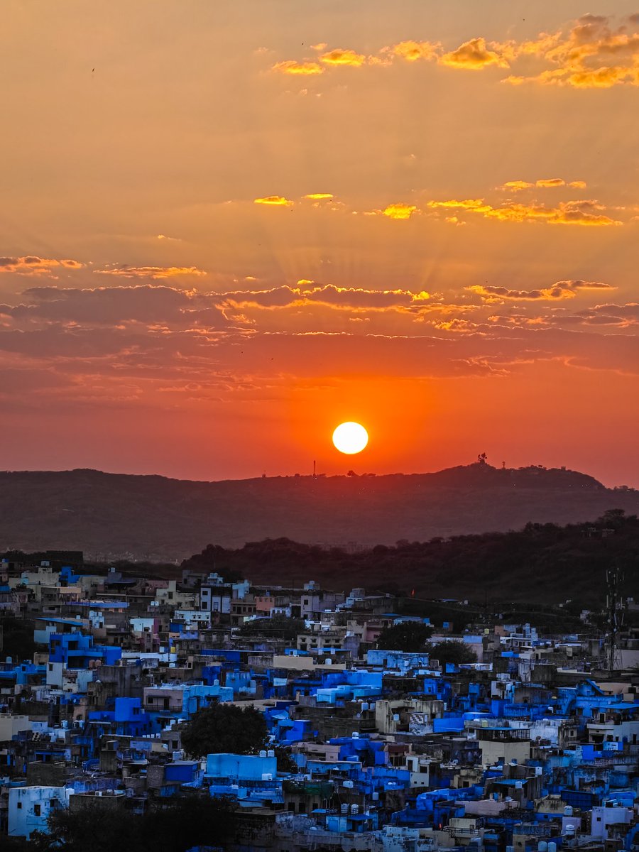 Mohandravid1's tweet image. Jodhpur - Blue city.
Shot on OnePlus 13.
#ShotonOnePlus #OnePlus #Shotonsnapdragon #Photopills #NGTIndia