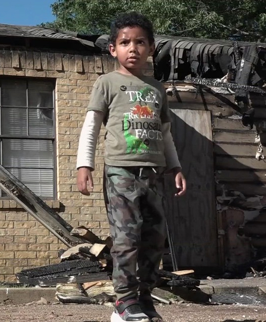 BlackNews's tweet image. 5-Year-Old Boy Hailed a Hero for Saving His Family from a House Fire in Texas

blacknews.com/news/jayden-5-…

#blacktwitter #black #hero