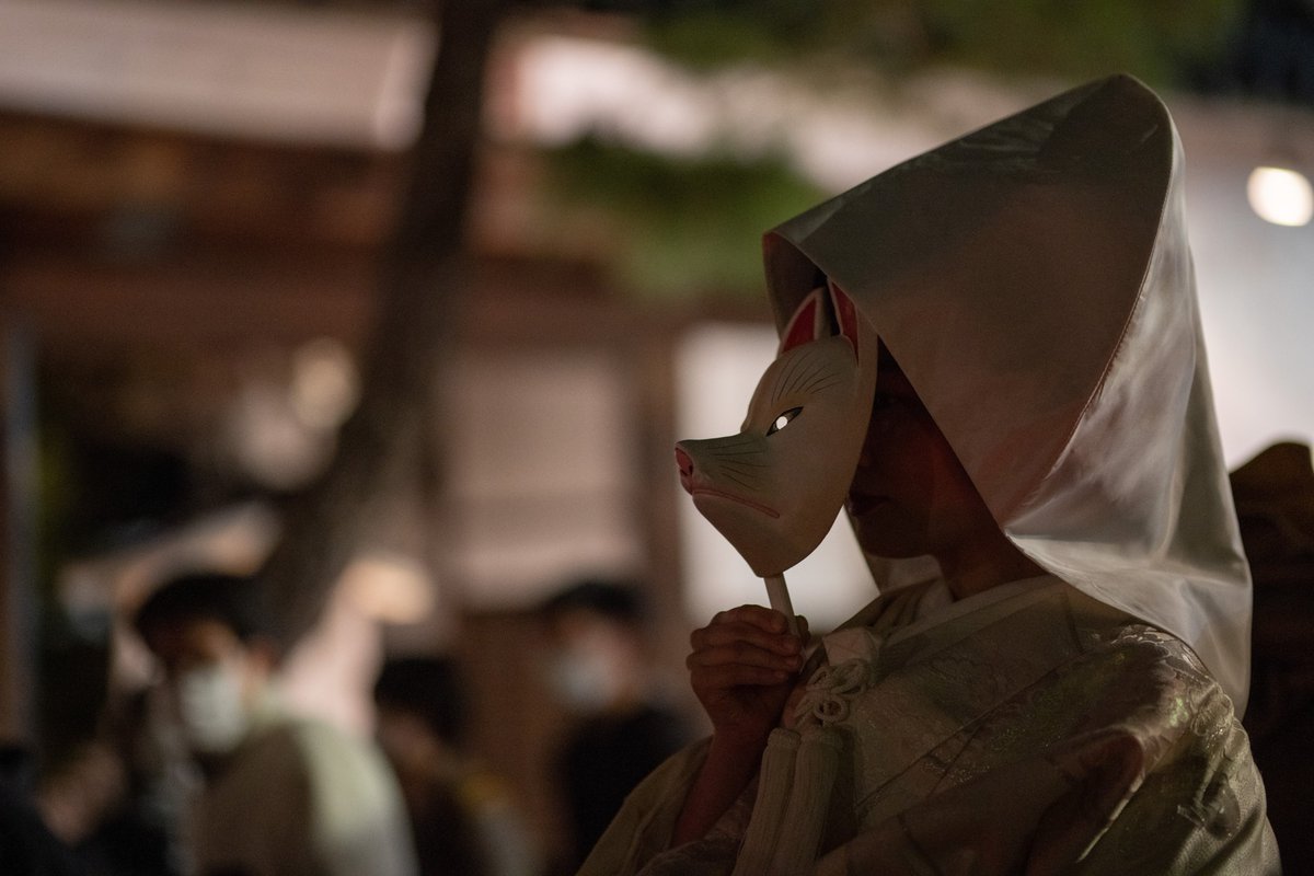camelliakyoto's tweet image. 🦊THE FOX'S WEDDING❤️‍🔥
A kitsune bride on her special day.

Can you guess who's beneath the mask?🤔

Photos shared by the wonderful🙇‍♂️-instagram.com/aya.15aya?utm_… &amp;amp; instagram.com/hamnin1027ie?u…

#狐の嫁入り #Kyoto #京都 #Kodaiji #高台寺 #kitsunewedding #Japan