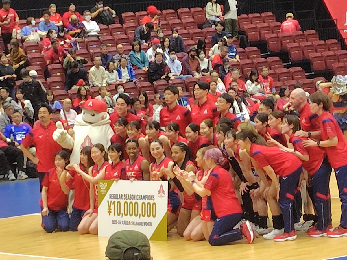 今季の赤ロケが凄いと感じているところ。
①リーグをほぼずっと1位で駆け抜けたこと。
②上位7位までと全て4試合戦ってのRR優勝
③昨年の代表活動で、特に淑乃はずっとフル回転で怪我なく戦い続けていること。