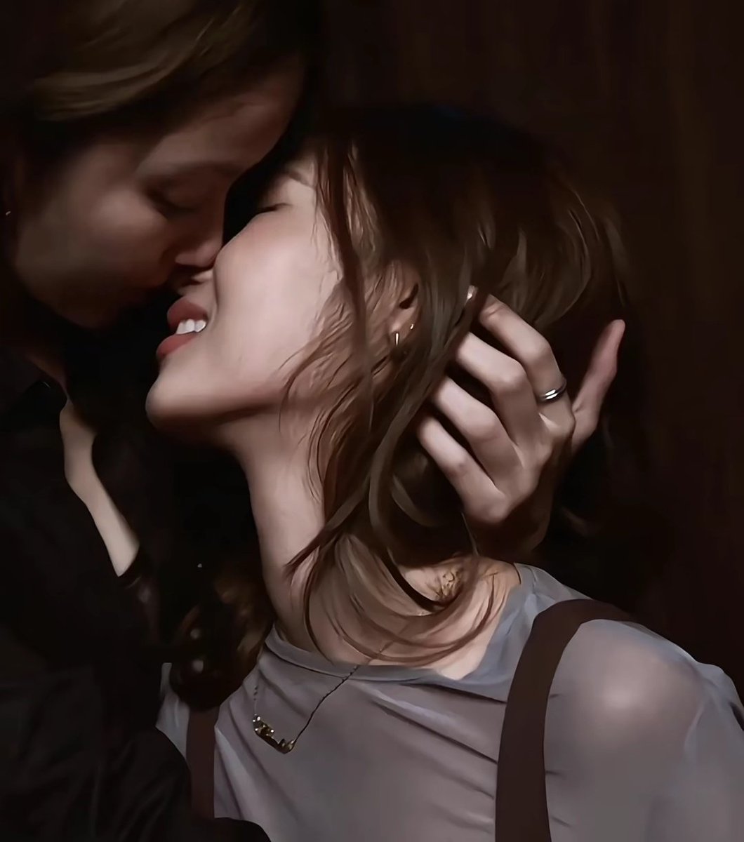 "kiss me more"

#น้ำตาลฟิล์ม #NamtanFilm