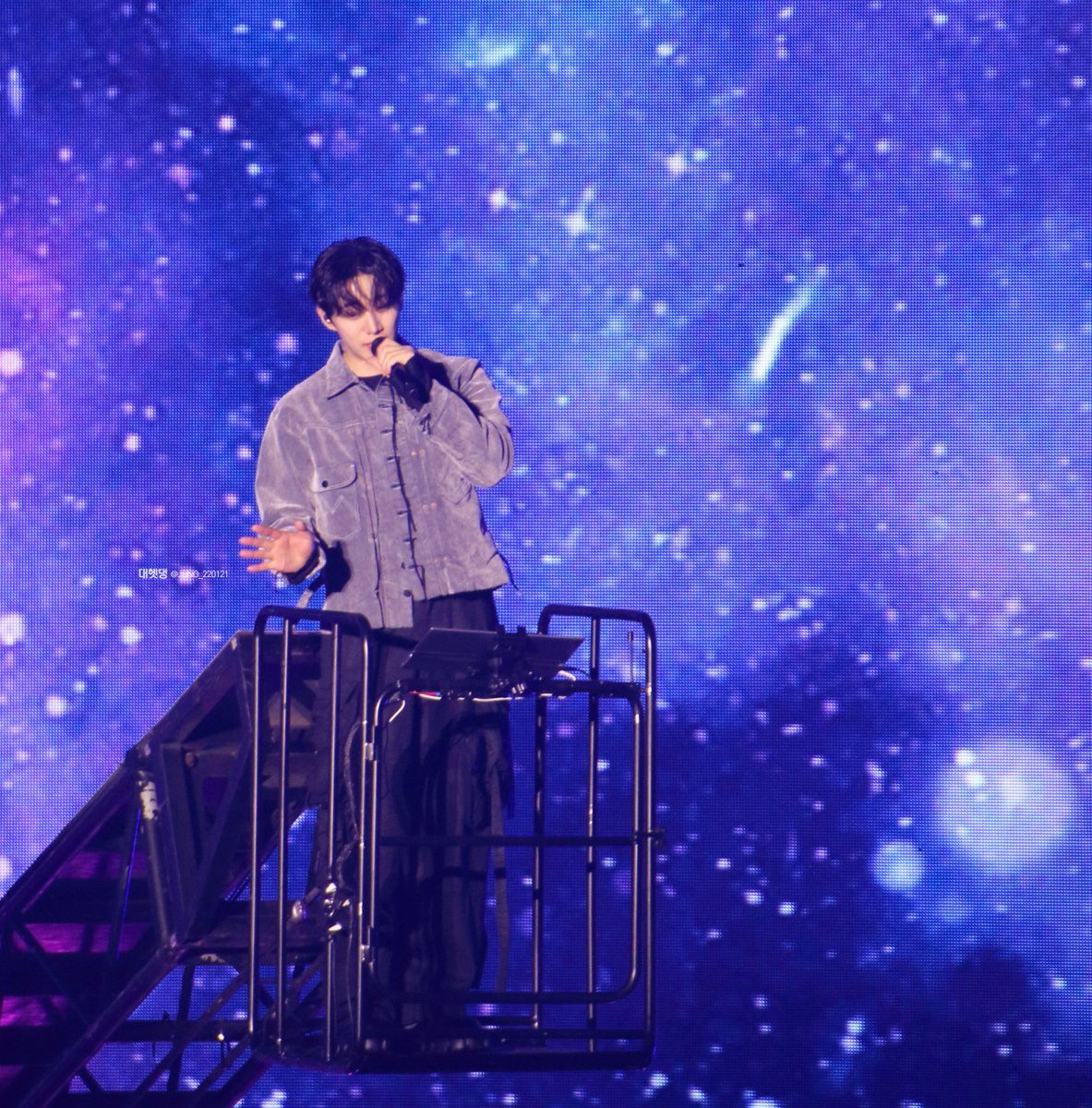 비가 내리네 그래서 더 보고 싶네☔️💛🐧
#이준호 #LEEJUNHO #ジュノ #李俊昊 
#2026_LEEJUNHO_FANMEETING #STUNNINGUS