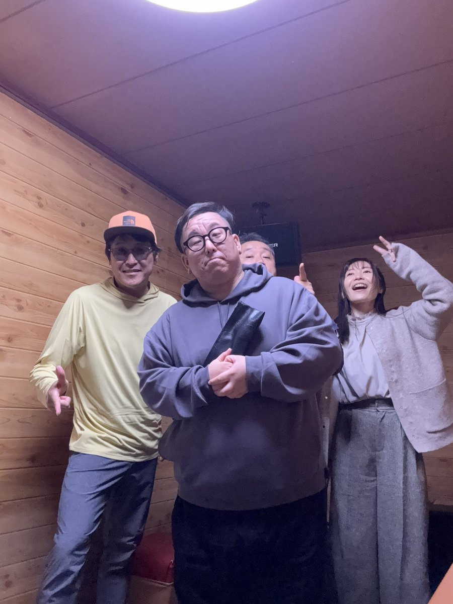 gb_acappella's tweet photo. 昨日はGinger
練習DAYでした
vocal
松本圭介のあの曲が?
新曲にも挑んでおります
しかし楽しいメンバーです😆
あかりは県北でお留守番
#アカペラ
#ジンジャーブレッズ
#Ginger_Breads
#GingerBreads https://t.co/AFfZKwFk1D