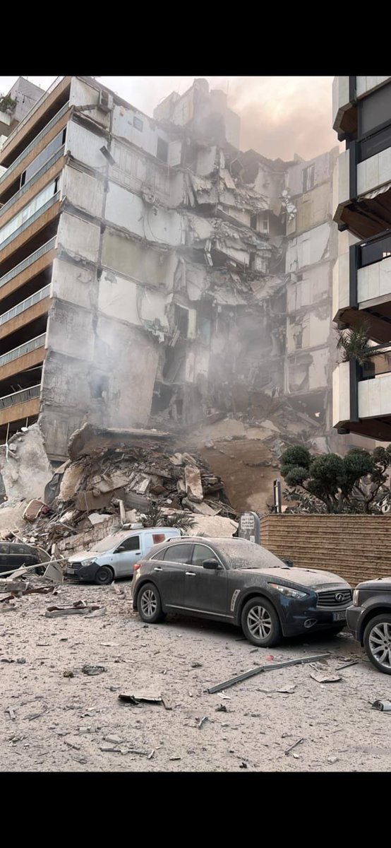 eldierre's tweet photo. In 10 minuti oltre 200 persone hanno perso la vita e migliaia sono stati gravemente feriti. C’erano donne, bambini e civili… 
C’ero io… #beirut #lebanon #WarCrimesInLebanon #8aprile2026 https://t.co/W5pqm0u32C