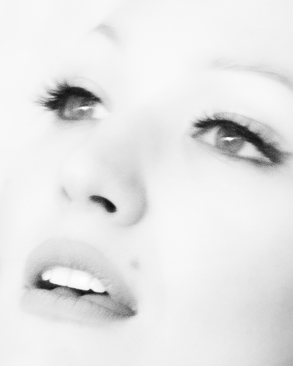 現代ダークエレクトロの頂点 Buzz Kull と、Mac DeMarcoも認めるポップ・アイコン Holiday Sidewinder が5月14日『INTO THE PØRTAL』で来日決定。Holiday Sidewinderは今回が初来日。海外からも支持を得ているOeilも出演し、SPACE（新宿）で開催。
betweenthedoors.com/buzz-kull-holi…