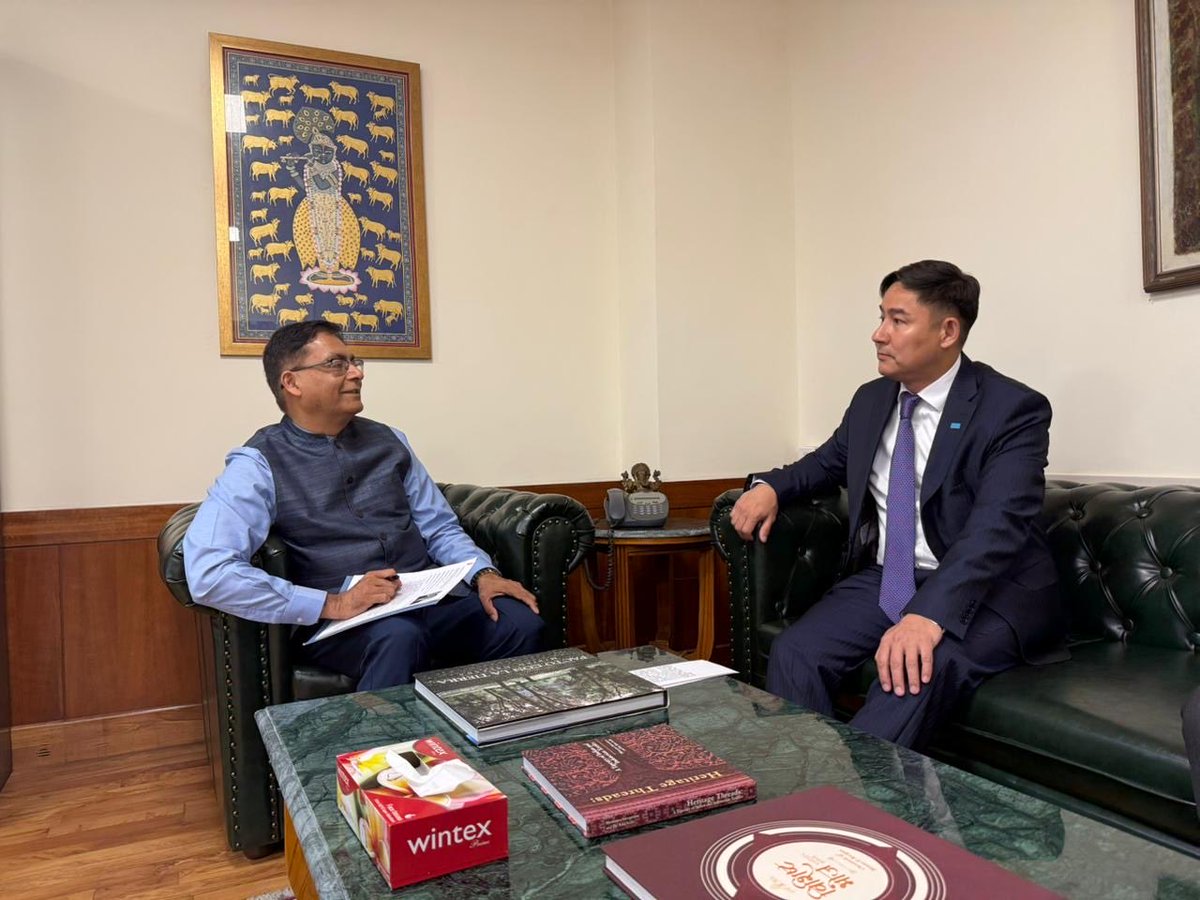 Ambassador of Kazakhstan to India Azamat Yeskarayev met with Amit Kumar, Head of Protocol at India’s Ministry of External Affairs.

The meeting focused on enhancing bilateral cooperation, organizing high-level visits, and coordination within international platforms.