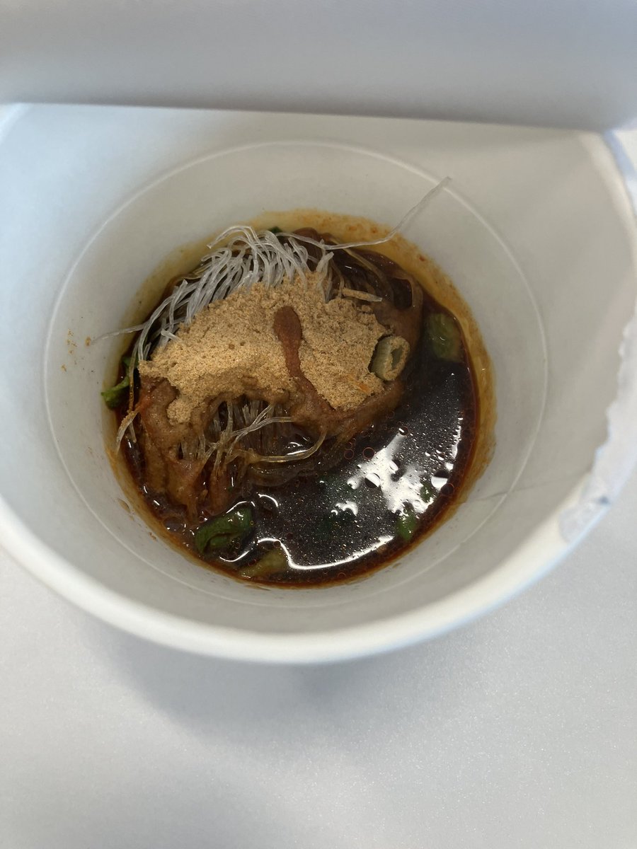 yokoipr's tweet photo. 久しぶりの投稿。

少し前にオフィスで声をかけられて、Ｘ投稿してないね、みてる人いるよーと言ってもらえて嬉しかった！と言うことで投稿。

今日オフィスの給茶機ボタン押し間違えて、春雨ヌードルにコーヒーいれてフードロス。 https://t.co/GF4t7pwT5Y