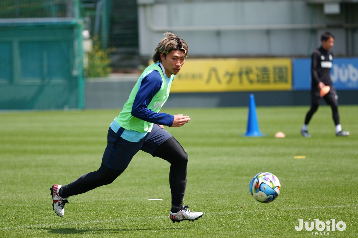 Jubiloiwata_YFC's tweet image. 📸 | 𝗪𝗘𝗟𝗖𝗢𝗠𝗘

新たな戦力、#加藤大育 選手がチームに合流💪

#ジュビロ磐田 #jubilo