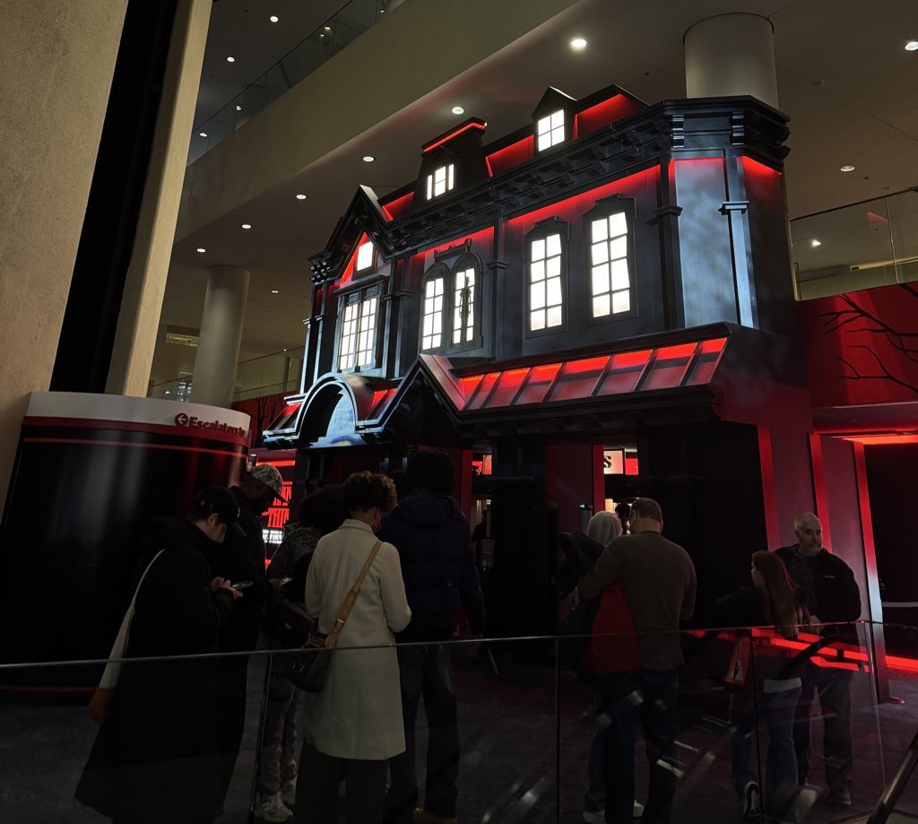 studentsailor23's tweet photo. And when you go into the theater, you enter in through the Creel House.
You are entering into Henry’s world, and inside there are many posters of Hawkins in the 50s (I will share the pics in another post) and Bob’s radio station playing over the speakers https://t.co/vzSPBwXO7m