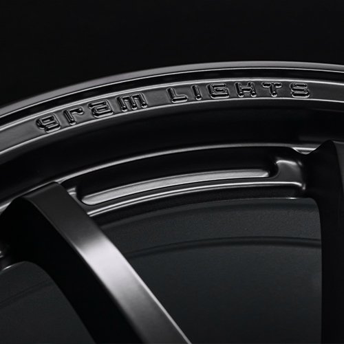 LIBERAL_CORP_'s tweet image. RAYS gram LIGHTS 57NR LIMTED Ⅱ
セミグロスブラックで新登場です😎

質感の高い半艶のブラックとリム外周にはgram LIGHTSの文字、さらに3色のステッカー付属でこちらもホイールに合わせたマット仕様です😉

#RAYS #ホイール #LIBERAL #リベラル