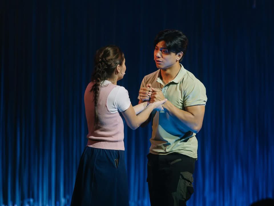 Sparkle_GMA's tweet image. First look: Royce Cabrera takes the stage in ‘Endo,’ delivering a performance that pulls you right in 🎭

Watch it live at the PETA Theater Center from April 10 to May 10 ✨

🎫 Tickets are available here: ticket2me.net/event/22737 

#RoyceCabrera #Endo2026 #EndoOnStage