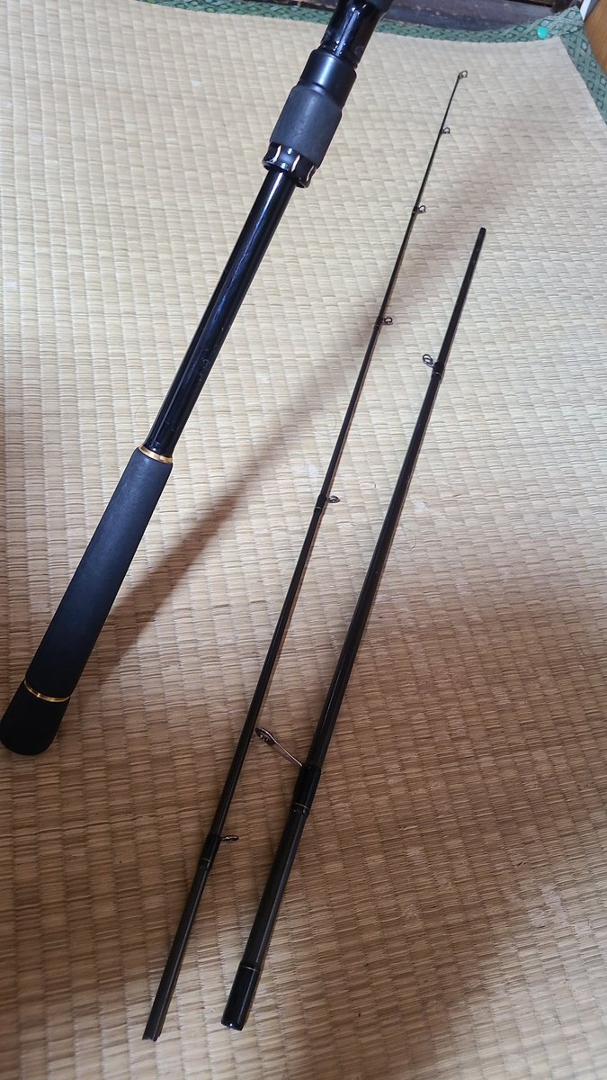 AddictAkita's tweet photo. 意気揚々と釣りに出掛け、30分もたたない時、やってしまった・・・
思い切りフルキャスト
↓
リールのベールが戻ってラインが急停止
↓
勢いよく堤防の際にぶつかるロッド

見事に真っ二つになりました😢⤵️
暫く声も出ませんでした・・・ https://t.co/t6tRqCn5bm