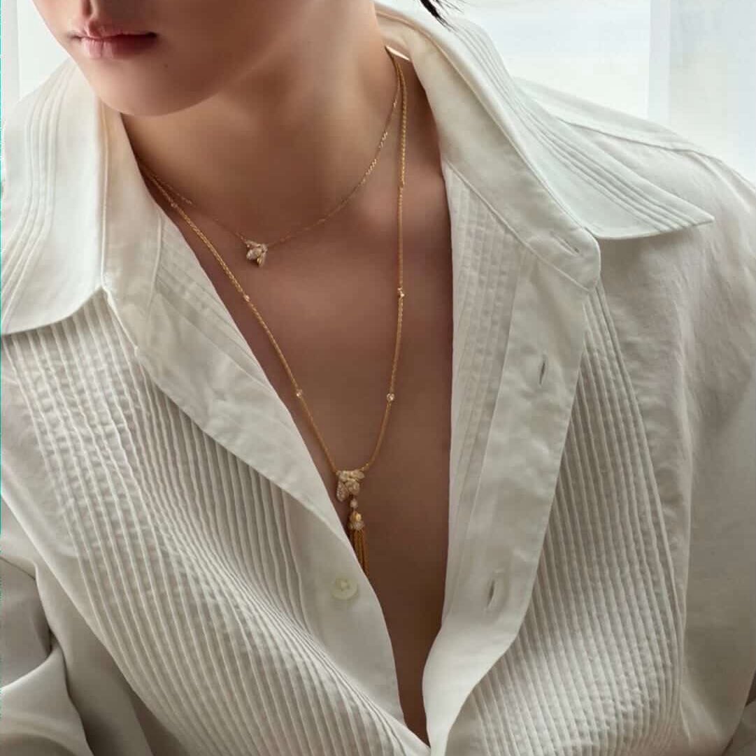 THE LOW CUT HELLO ???