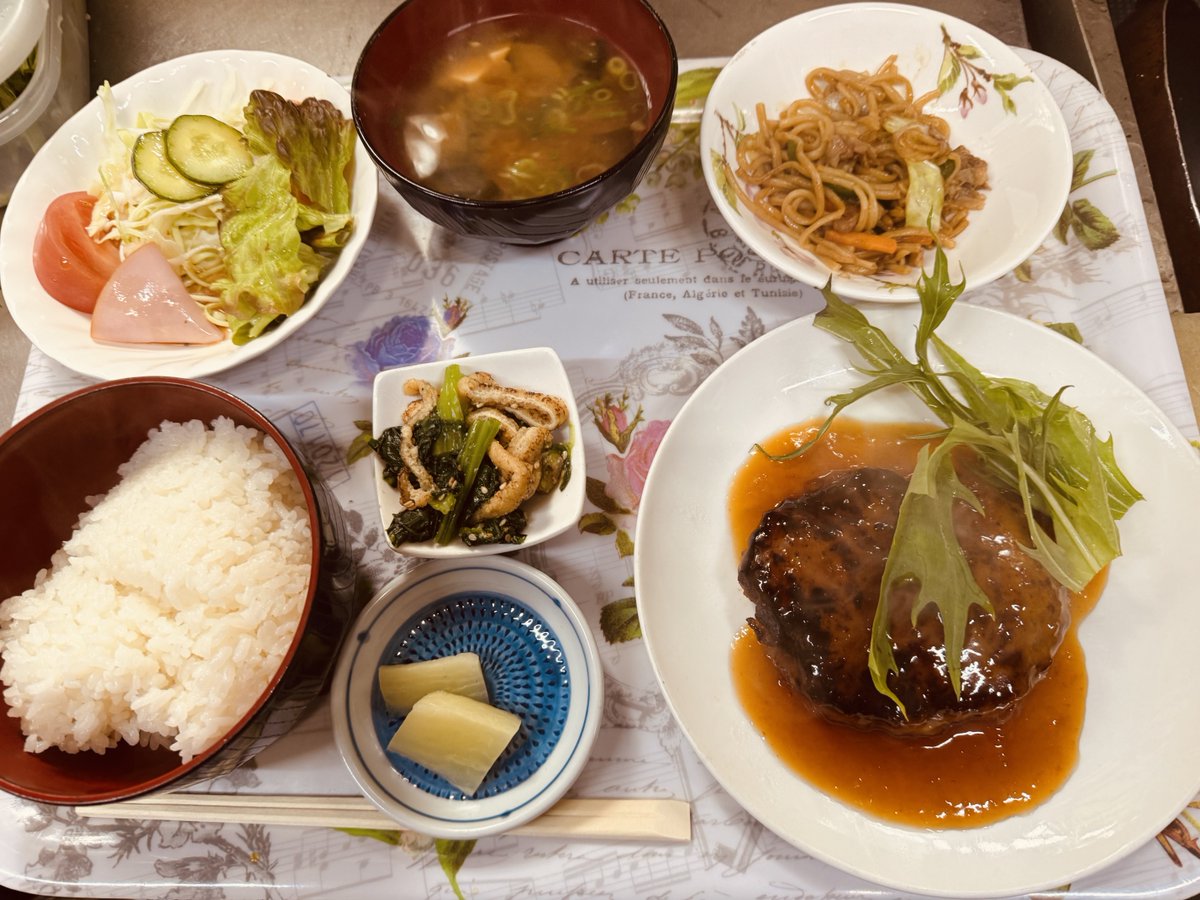 manganomusi1's tweet photo. 今日の定食は和風ハンバーグです https://t.co/lYm3y1p45f