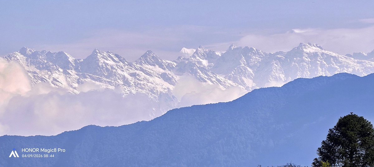 a77pdl's tweet photo. काठमाडौंको टेकुक्षेत्र बाट देखिएको लाङटाङ् हिमाल ।
सधै काला देखिने यी चुचुराहरू हिउँ परेपछि आज सेताम्मे देखिएका छन् । https://t.co/DHgDkoCt0X