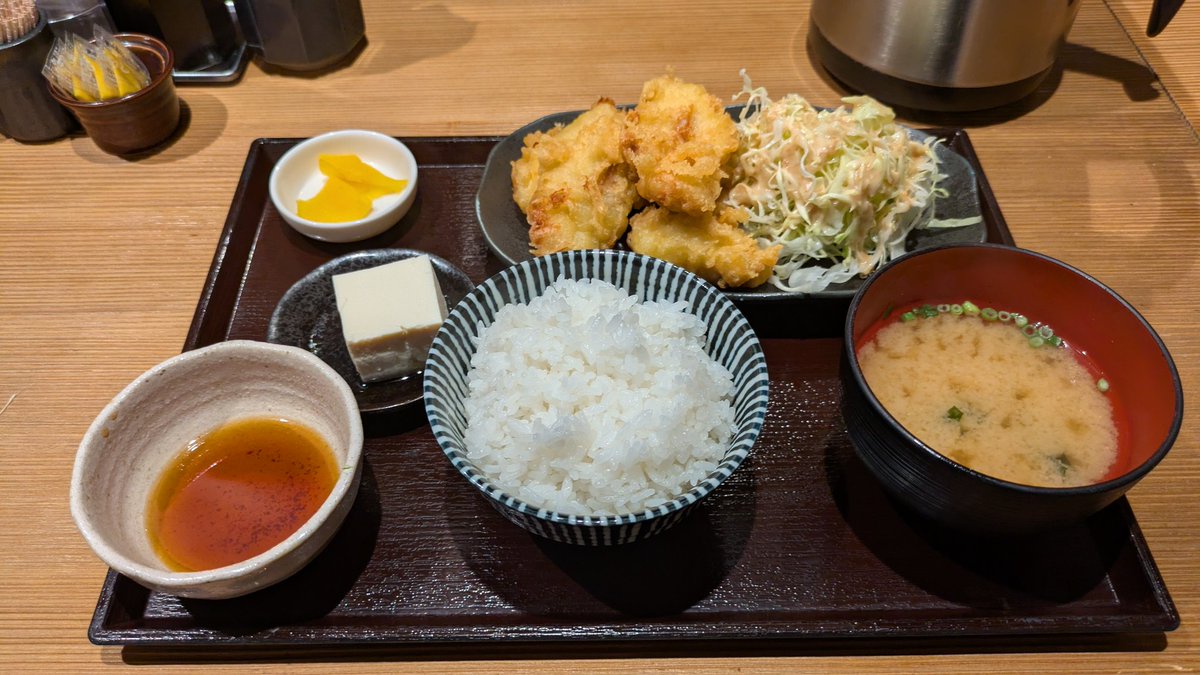 shadowlessSkill's tweet photo. 【今泉で大分のとり天が食べられるお店があるらしい、名前は忘れた】との情報を
さる方から頂いたので、
それらしいお店を調べやってきました。
衣はサクサク中身はジューシー、ちゃんとポン酢に辛子もついてて、
『嗚呼、大分のとり天だわ』と
大満足！
ご馳走様でした。
#今泉のとり天
#今日の福岡 https://t.co/sgdqoH2EEE