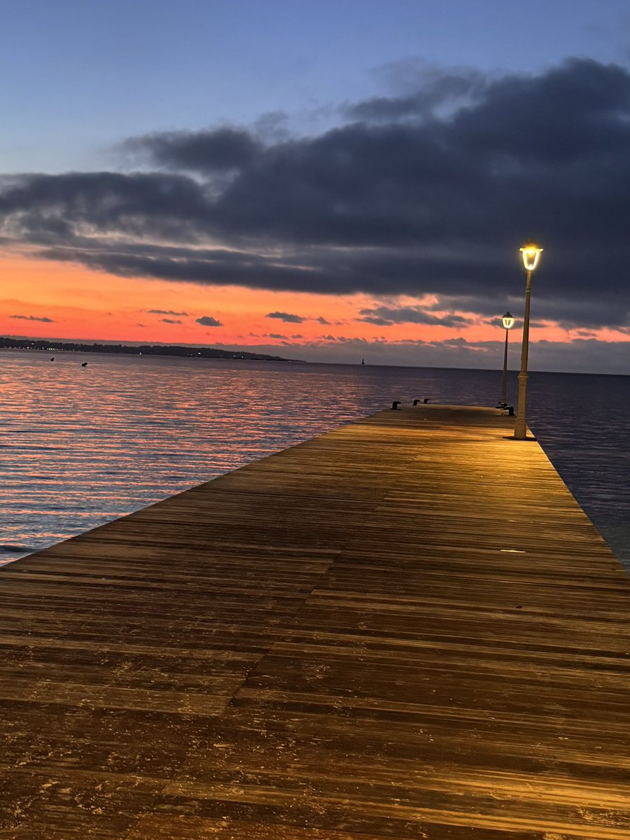 ReneTombarel's tweet image. Ambiance aurore ce jeudi matin avant 6h30 #cannes #CotedAzurFrance