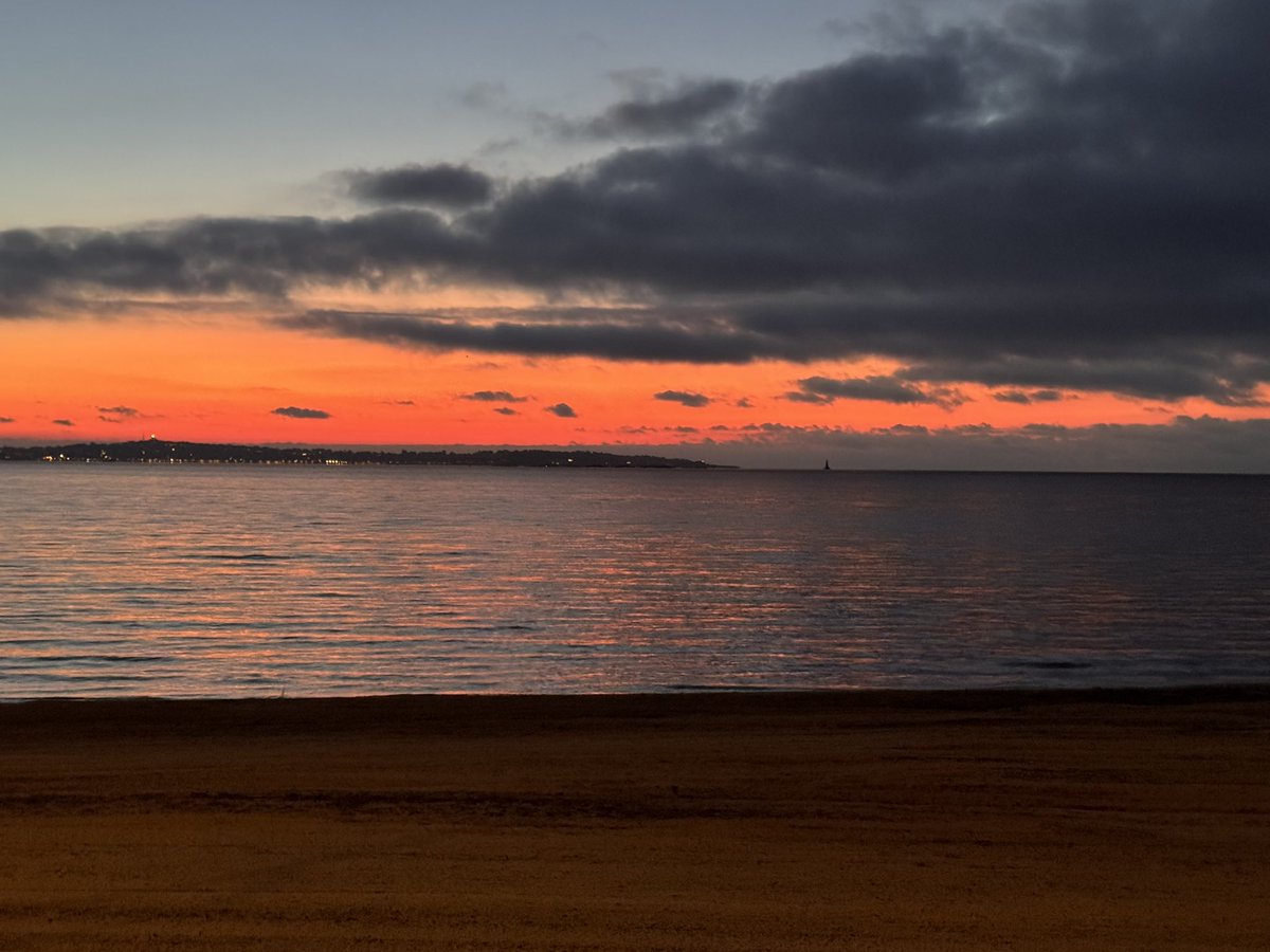 ReneTombarel's tweet image. Ambiance aurore ce jeudi matin avant 6h30 #cannes #CotedAzurFrance